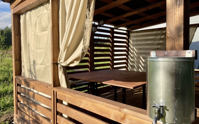 Na Ozerah Glamping