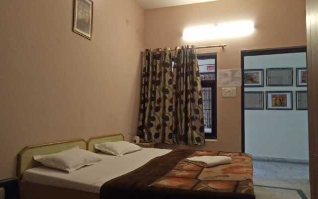 Maa Yoga Ashram Mini-Hotel