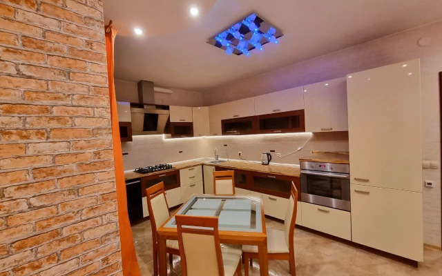 Na Ul. Staronikitskaya 105A Flat