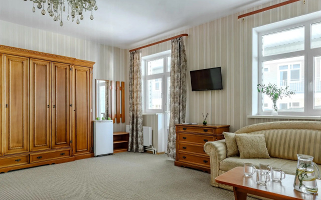 Love Story Hotel