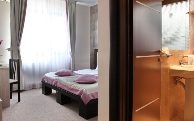 Hotel Vozarev