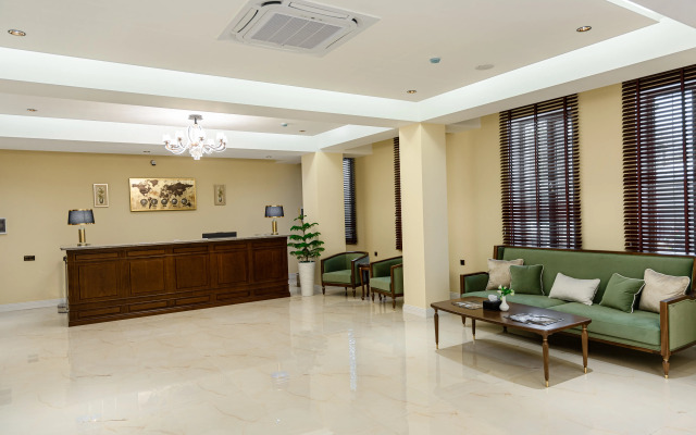 Astoria Plaza Hotel