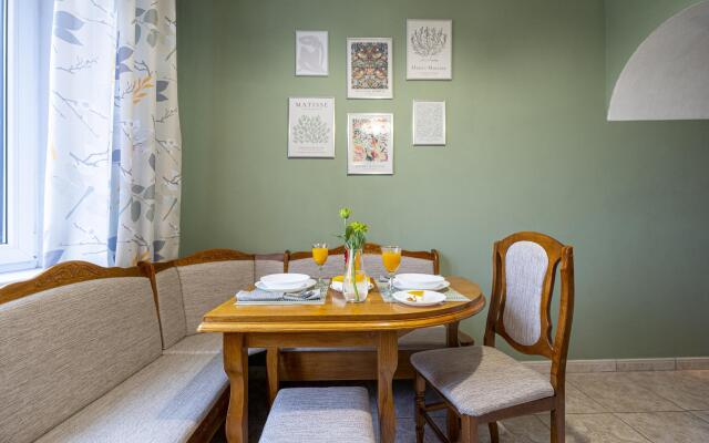 Апартаменты трёхкомнатные рядом с рыбной деревней