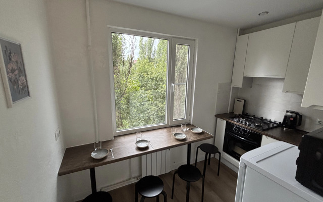 Uyutnaya Trekhkomnatnaya v Razvitom Rayone Voronezha Flat
