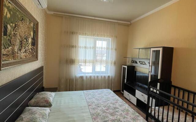 Zhemchuzhina u Morya Flat