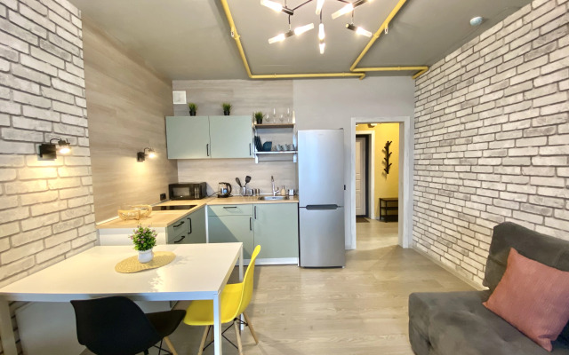 Dvukhkomnatnaya Studiya S Panoramnym Vidom Na R. Ob Apartments