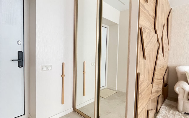 Vyshe Vsekh Flat