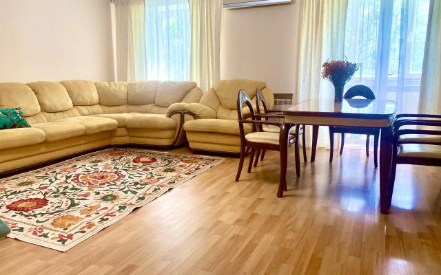 3-komnatnaya Na Zheltoksan Flat