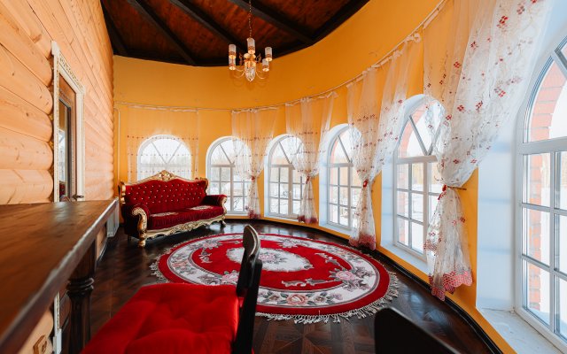 Zamok v Lesu Pushkinskiye Gory Guest house