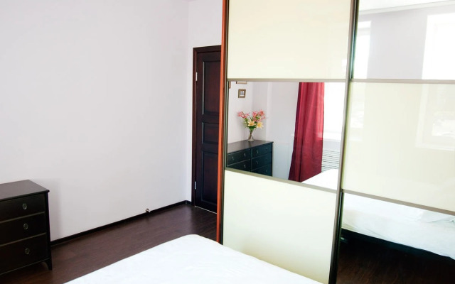 (2-Komnatny) V Tsentpe Na Ploschadi Pevolyutsii Flat