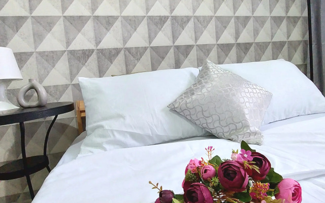 V Tsentre Na Aksakova 81 Flat