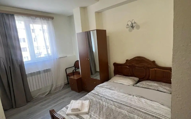 Kvartira The apartment is located on Republic Square. It has one living room and one bedroom