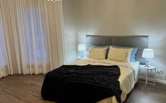 Частный дом Eliza Home на 15 Человек