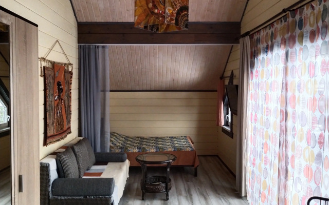 S Dvumya Apartamentami Chalet
