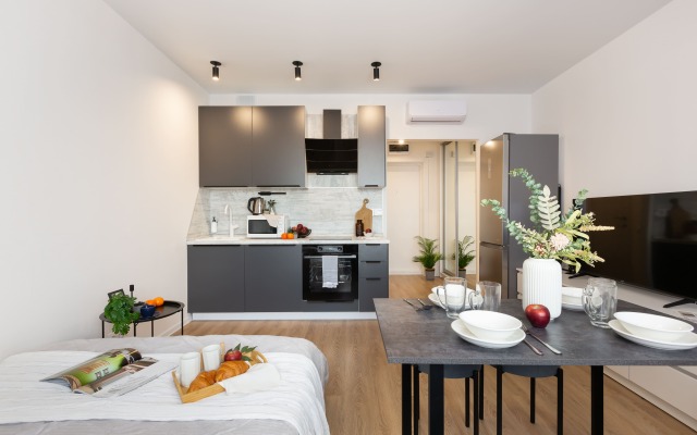 Na Bazovskoy 15/4 Apartments