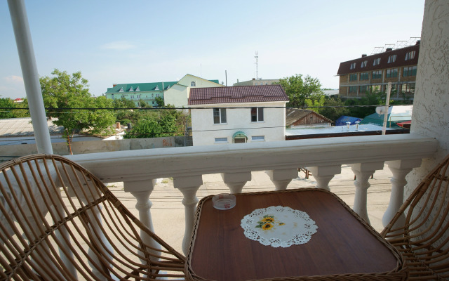 Меблированные комнаты Полулюкс с балконом в Частном доме