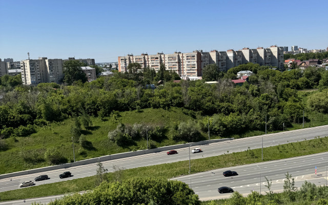 V Centre u Metro s Igrovoj Pristavkoj Flat
