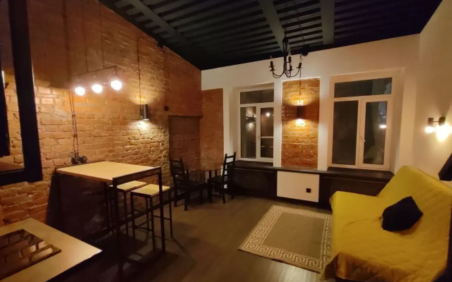 Dvukhetazhnaya Studiya - Loft Flat