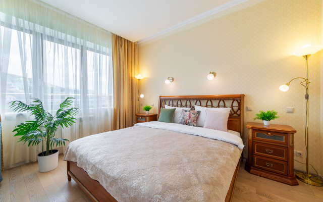 S Dvumya Terrasami I Basseynom Flat