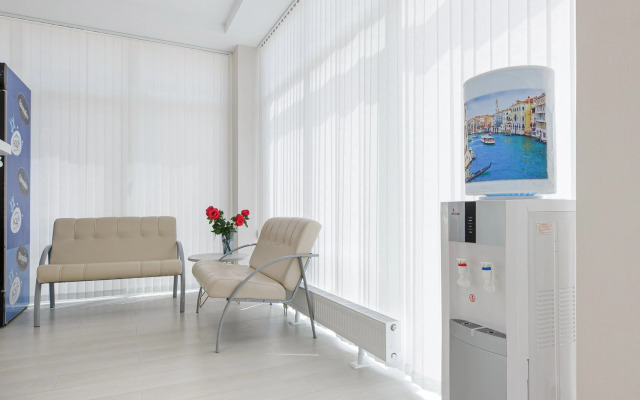 Avis Hotel