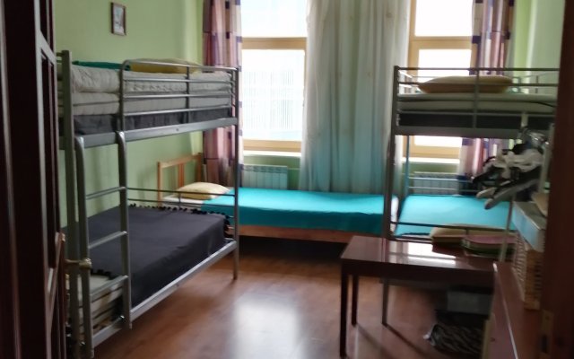 V Oruzheynom Hostel