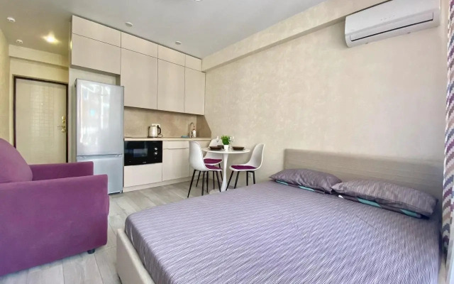 Studiya S Basseynom Na Territorii Zhk Flat