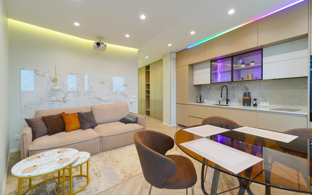stil'naya dvuhkomnatnaya VIP na beregu reki Flat