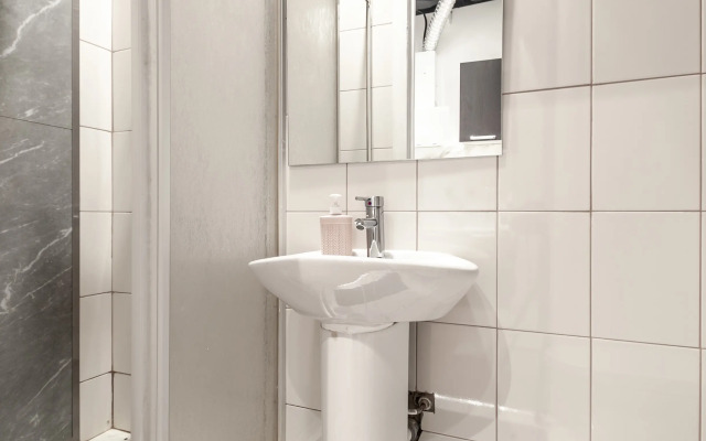 Oruzheyny Pereulok 15a (1105) Bez Okna Apartments