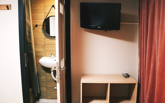 Like Hostel