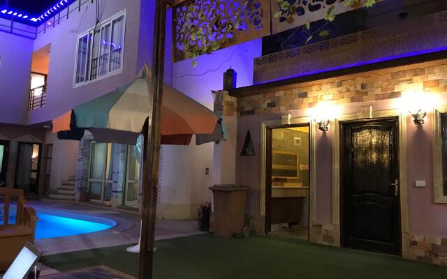 Hoppa Guest House