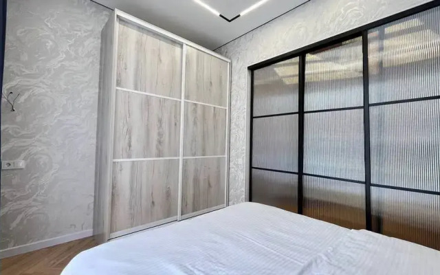 Yevrodvushka ryadom s Mega Parkom Flat