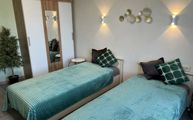 Частный дом 453 - Таунхаус с Бассейном и Баней в Голубой Бухте