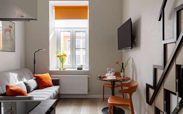 Dizaynerskaya studiya Orange Room u Nevskogo prospekta Flat
