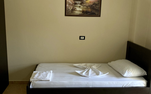 Al Hotel
