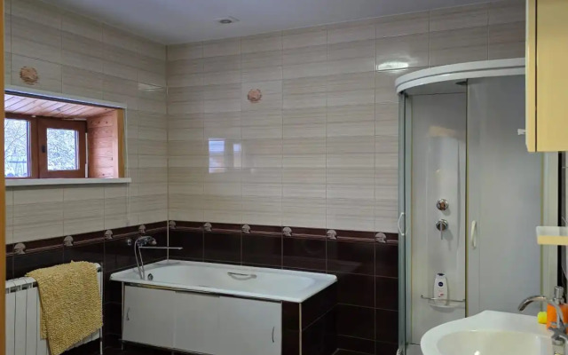 Частный дом Уница 300кв.м на первой линии озера Селигере