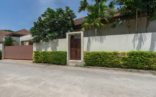 Вилла Nai Harn Pool Villa Bond