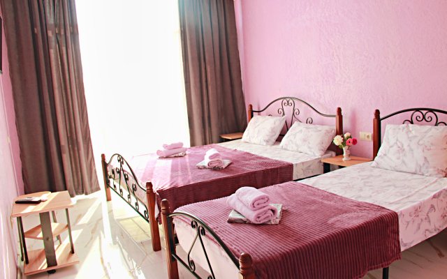 Rozovaya Laguna Guest House