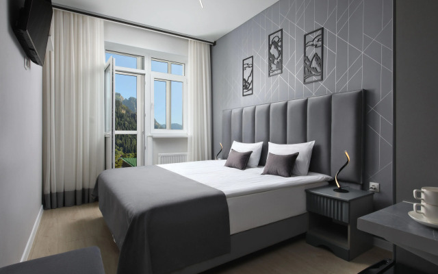 Mirros Subay Hotel Dombay
