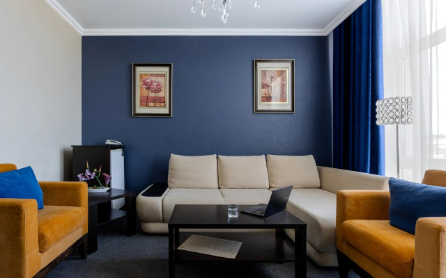 Avrora Hotel