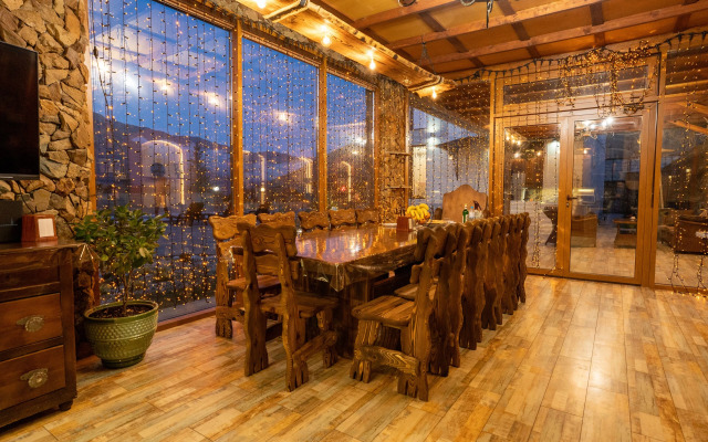 Частный Дом в Горах с Бассейном