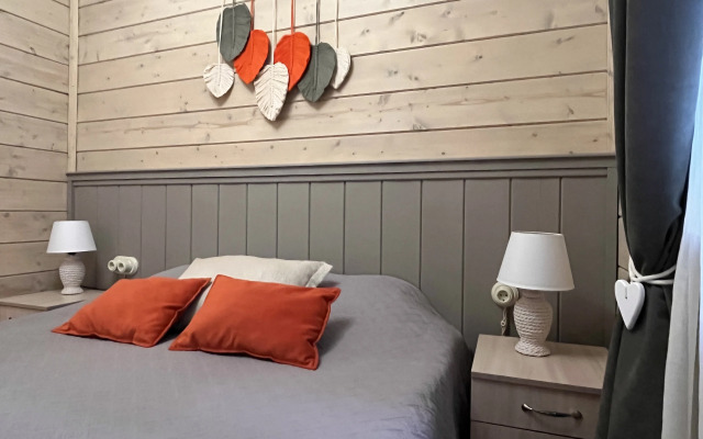 Домик на опушке на берегу Озера Волго на Селигере - коттеджи Сосновый бор