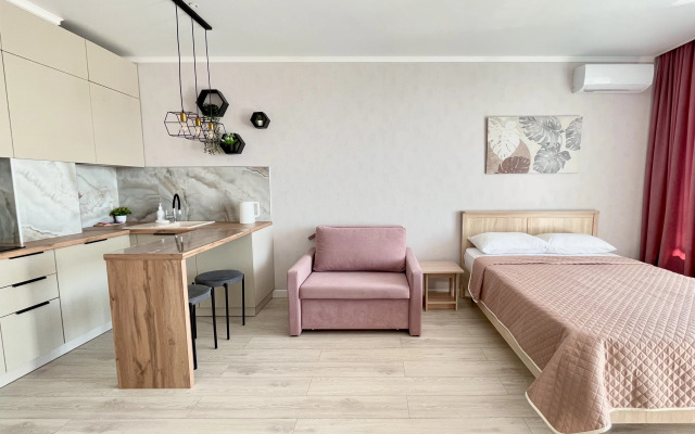 S basseynom u morya Apartment