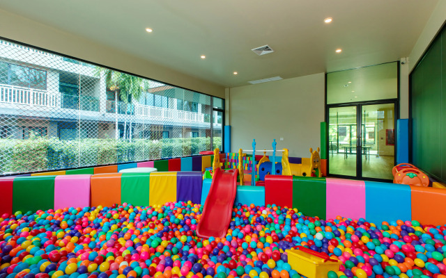 Maikhao Palm Beach Resort