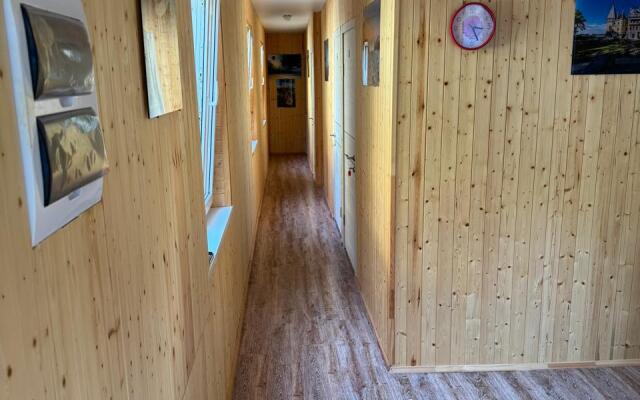 Dom S Enotami  Nadezhda Guest House