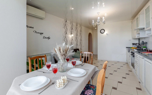 365 Klyuchey Na Ulitse Novo-Sadovaya 42 Apartments