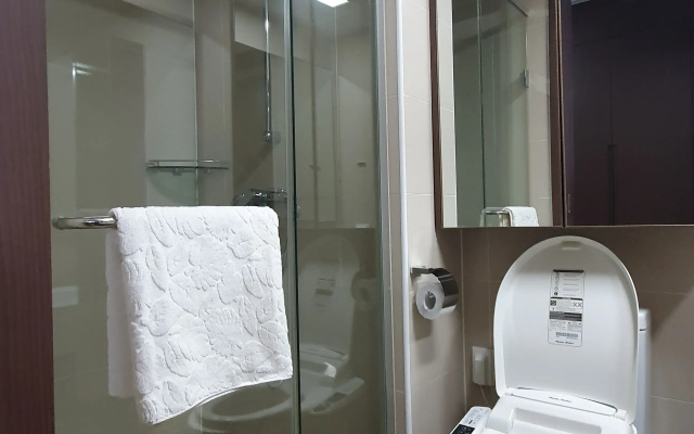 Apartamenty 14j etaz s sikarnym vidom na Mecet' Hazret Sultan