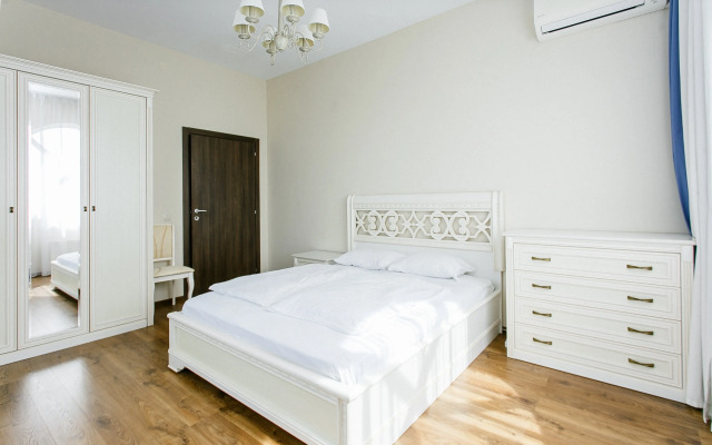 Na Parusnoy 19 (Imeretinskiy) Flat