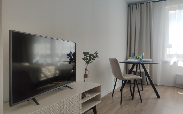 Квартира Современная Студия с большой кроватью и кондиционером