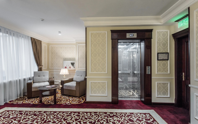 Huayue Mansion Hotel