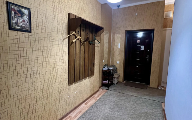 Bolshaya 3kh Kvartira V Tsentre! Flat
